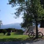 Emplacement tente au calme – Camping du lac Hautes-Pyrénées