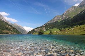 Lac dans les Pyrénées