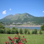 Vue sur le lac depuis le Camping du Lac à Argelès-Gazost dans les Hautes-Pyrénées